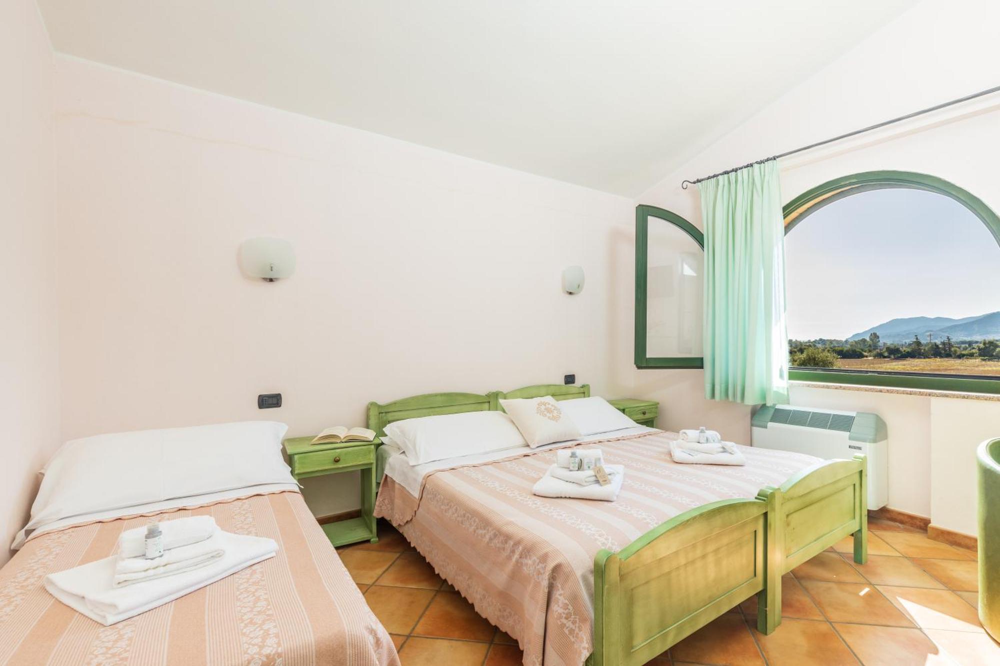Hotel Janas Tertenìa エクステリア 写真