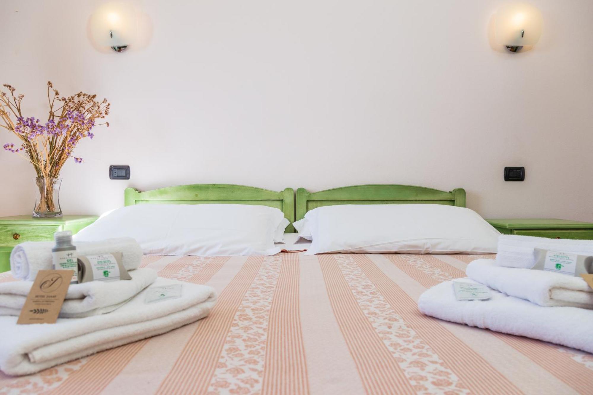 Hotel Janas Tertenìa エクステリア 写真