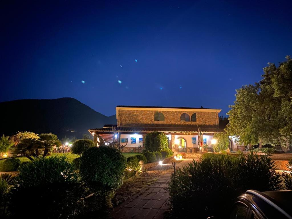 Hotel Janas Tertenìa エクステリア 写真