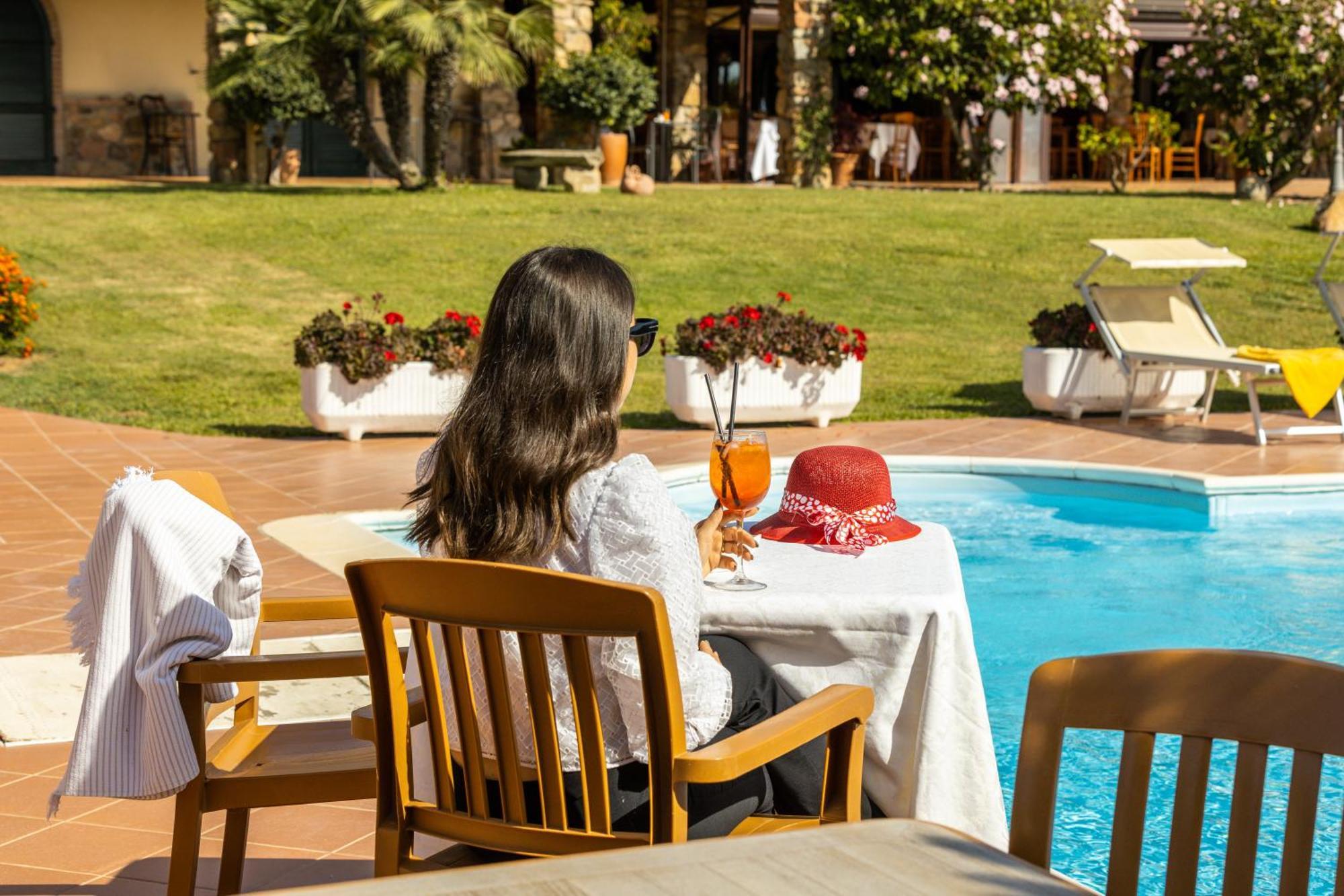 Hotel Janas Tertenìa エクステリア 写真